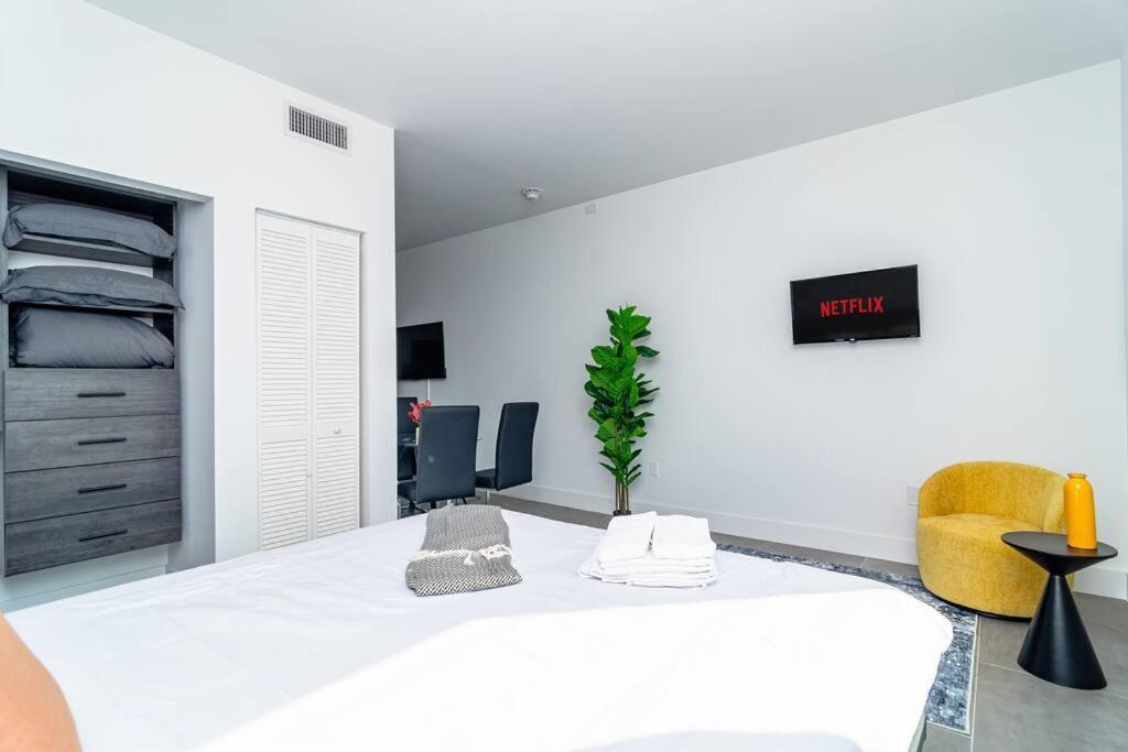 King Bed Brand New Oasis Minutes To Brickell *