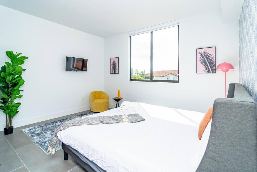 King Bed Brand New Oasis Minutes To Brickell